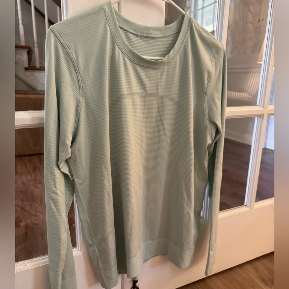 Lululemon swiftly relaxed long sleeve top Sz 8 delicate mint